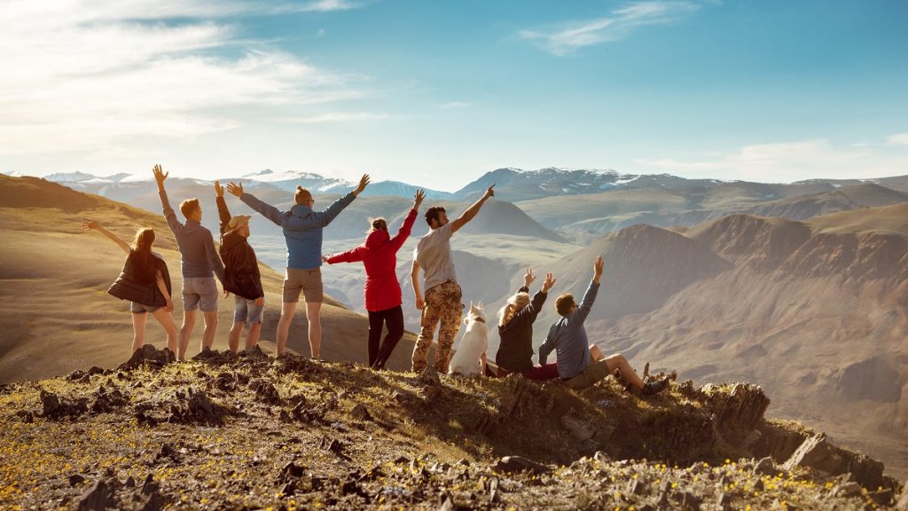 8 marques de vêtements de plein air durables pour les aventures estivales