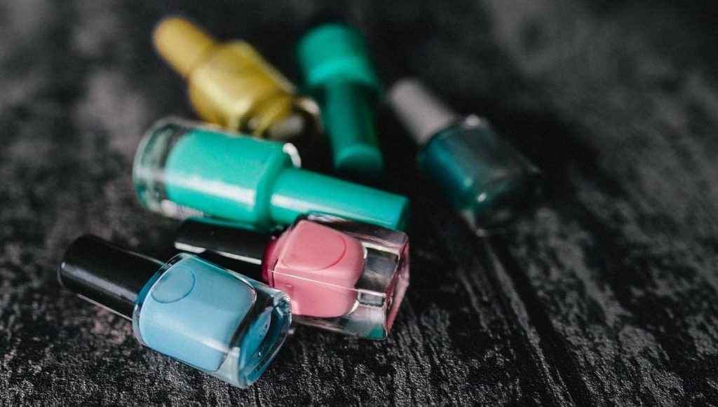 Comment éliminer correctement le vernis à ongles