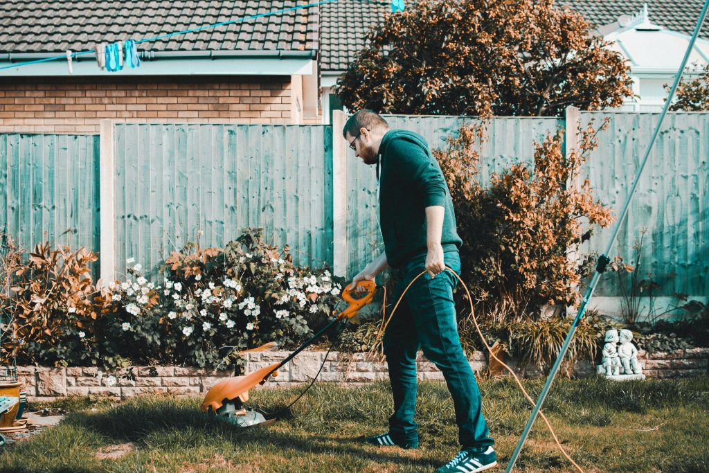 Conseils de jardinage : comment bien démarrer sa nouvelle tondeuse thermique ?