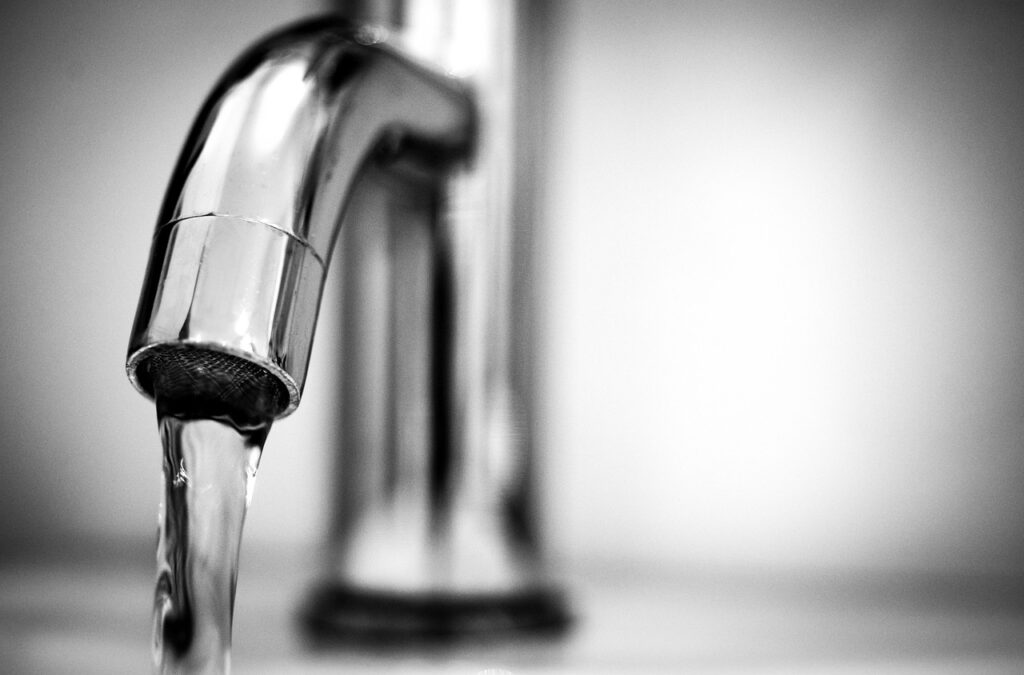 purifier l'eau du robinet avec les perles de céramique