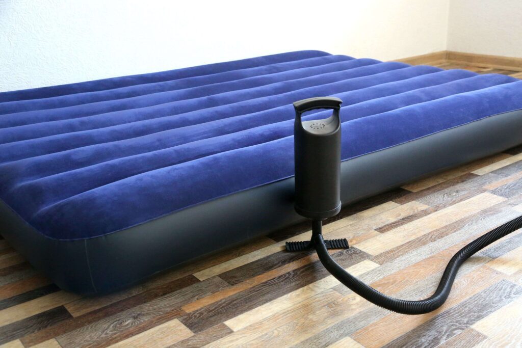 Comment choisir un matelas gonflable épais pour un sommeil confortable en camping ?