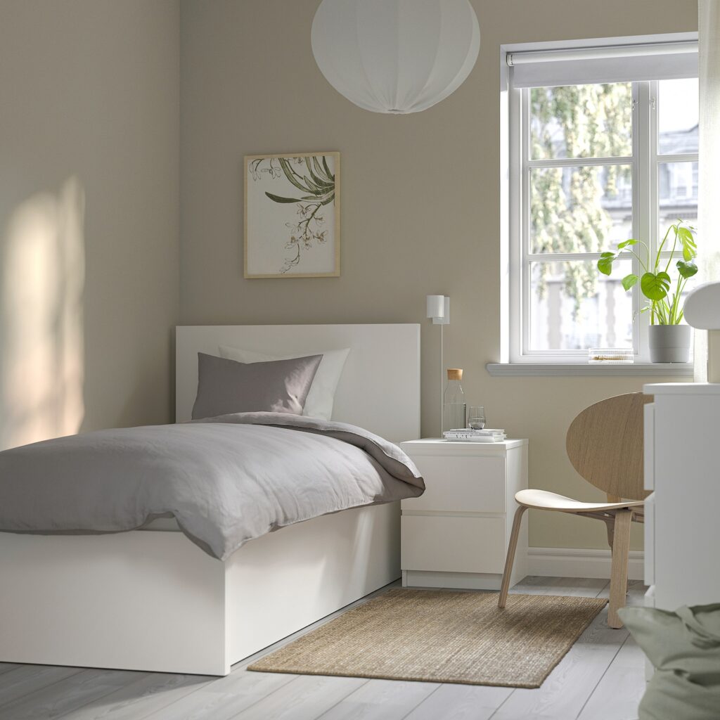 Pourquoi opter pour un lit 90×190 avec sommier et matelas Ikea ?